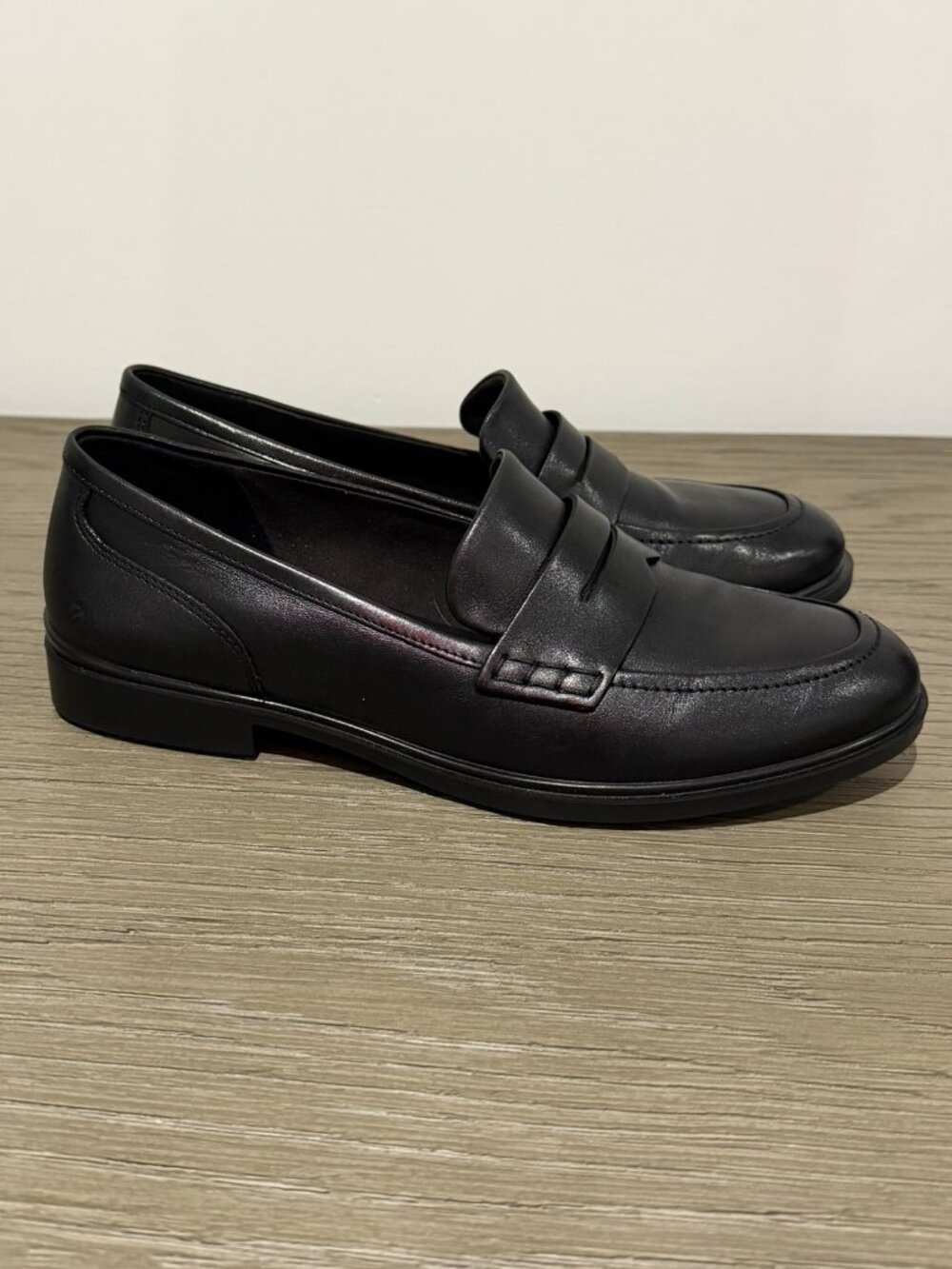 ECCO Women's Black Leather Loafers - Size 38 (US 7)